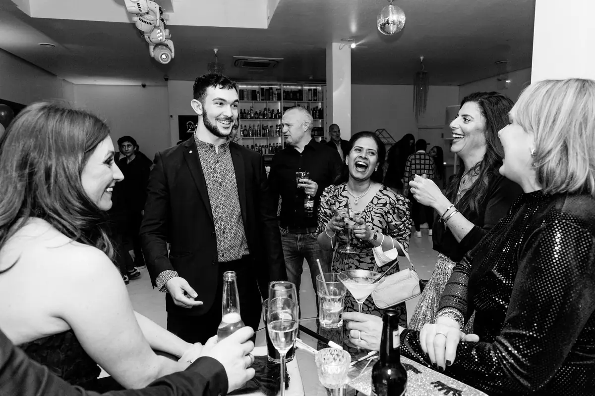 Applaud wedding corporate magician entertainer women magic.